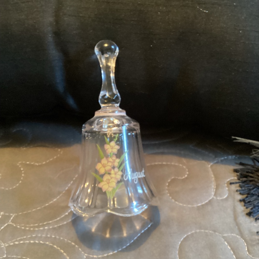 Fenton clear glass August birthday bell with floral design - Picture 2 of 4